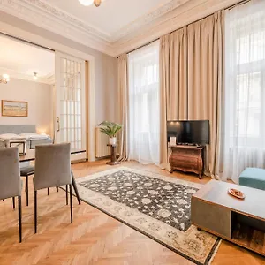 palace-petrarca.praguehotelsweb.com/